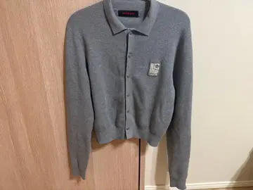 CaBAN 코튼 캐시미어 펄 로고 폴로 가디건 그레이