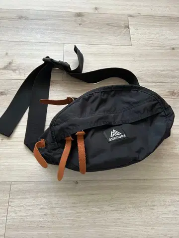 GREGORY 블랙 바디백