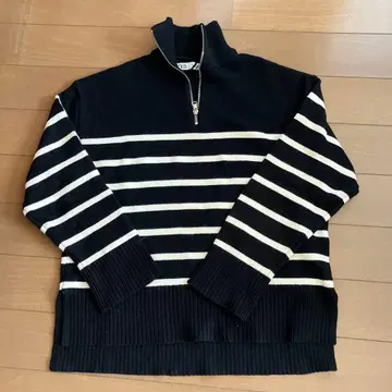 ZBA 스트라이프 하이넥 스웨터