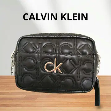 새상품급 [ CALVIN KLEIN ] 엠보싱 로고 미니 숄더백