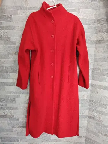 빨간색 롱 코트 하이넥 버튼 울 100