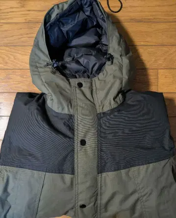새상품 올리브 그린 블랙 다운 자켓 S 사이즈