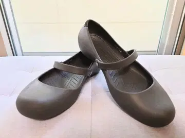 단종품 앨리스 워크 멜리 제인 crocs 25cm
