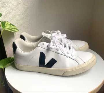 VEJA 화이트 네이비 스니커즈 사이즈 23.5