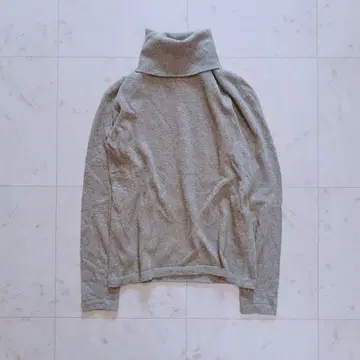 발렌타인 퓨어 캐시미어 100 터틀넥 니트 긴팔 새상품급