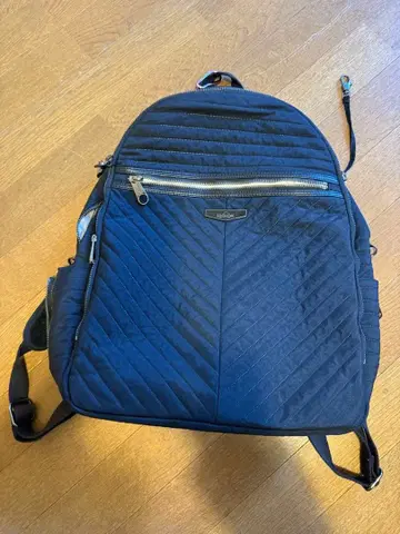 Kipling 블랙 퀼팅 백팩