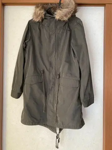 BEAMS 올리브색 퍼 달린 모즈 코트