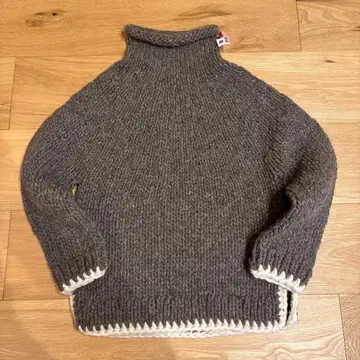 클리닝 완료 네스트로브 페루 울 보틀넥 스웨터