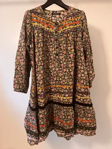 어나더 에디션 꽃무늬 무릎 기장 원피스