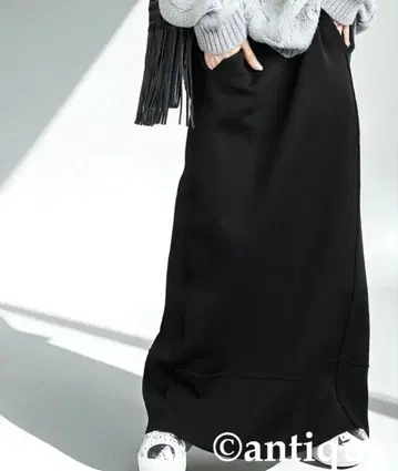 antiqua 안티카 스펀지 니트 롱 스커트 블랙