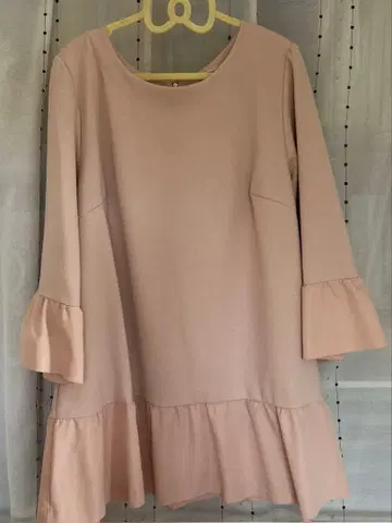 로즈 티아라 50 사이즈 프릴 달린 상의