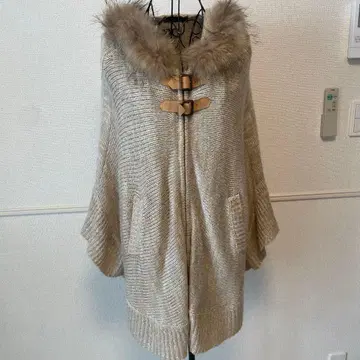 후드 부착 베이지 니트 판초