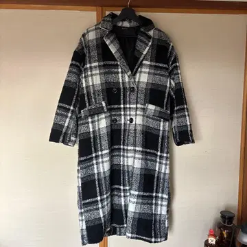 체크 무늬 체스터 코트 M 사이즈