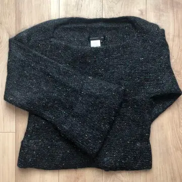 다크 그레이 니트 스웨터 긴팔 크루넥