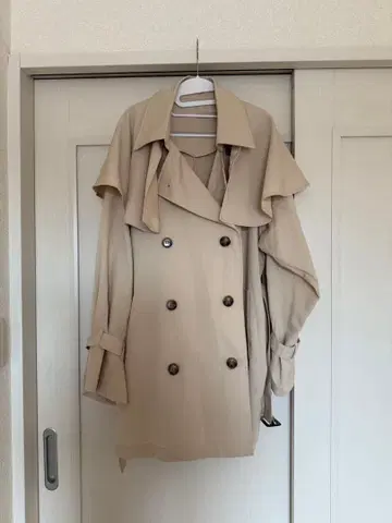 베이지 더블 브레스트 트렌치코트/M 사이즈