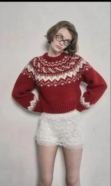 빨간색 페어아일 패턴 니트 스웨터 긴팔