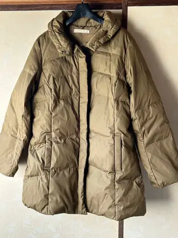 새상품급 카키 크로커다일 다운 코트 L