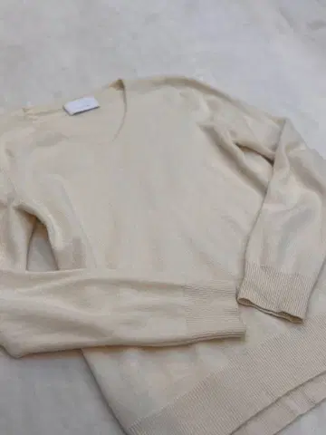 그린 레이블 릴랙싱 캐시미어 화이트 니트