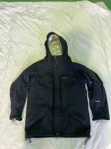 GORE-TEX 블랙 마운틴 후드티