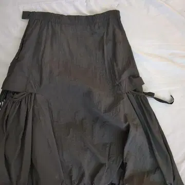 블랙 플레어 스커트 사이드 리본 포함