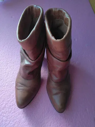 브라운 가죽 슬립온 부츠 중간 힐