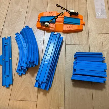 프라레일 레일, 건널목 등