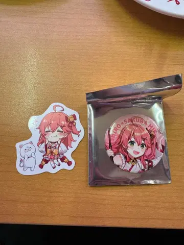 사쿠라미코 스시로 캔배치와 아크릴 스탠드