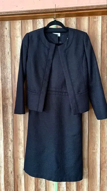 네이비 자켓과 원피스 세트