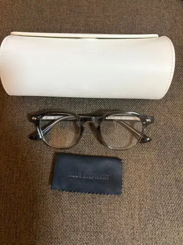 BLUE ELEPHANT 클리어 프레임 안경 다크 그레이 색상 우먼