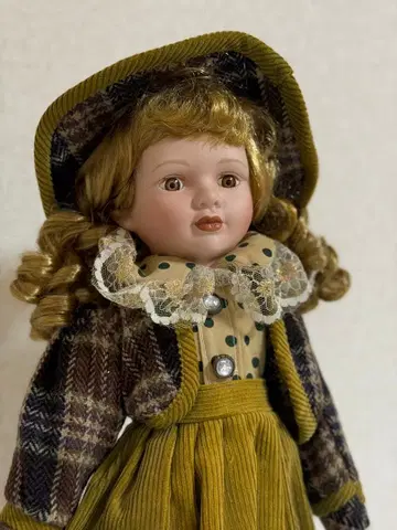 빈티지 인형 금발 올리브 그린 원피스 스탠드 포함 약 40