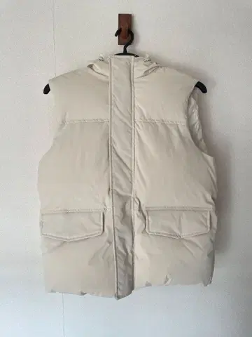 새상품 ZARA 후드 부착 다운 베스트 S