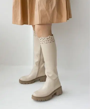 [ 미사용 새상품 ] RANDA 컷워크 디자인 볼륨 밑창 부츠