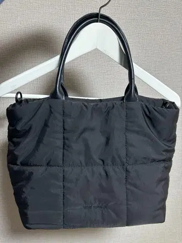 모노콤사 블랙 퀼팅 토트백