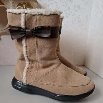 리복 리본 포함 베이지 어그 부츠 천연 가죽 새상품급