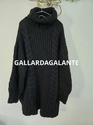 개럴개런트 케이블 짜임 터틀넥 스웨터 블랙