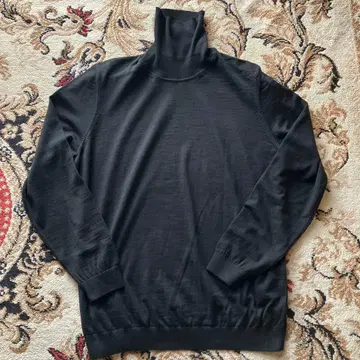 새상품급 HUGO BOSS 양모 터틀 니트 블랙