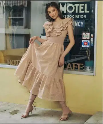 에이미 이스트와르 미라벨 레이스 프릴 롱 원피스