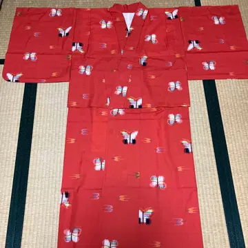 쇼와 레트로 빨간색 나비와 제비 무늬 기모노와 겉옷 세트
