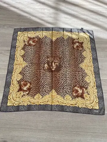 KRIZIA 실크 스카프 레오파드 무늬