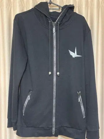 큐빅 블랙 후드티