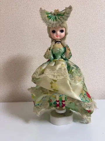 오르골 인형 빅토리아풍 인형 그린 컬러 꽃무늬 약 40