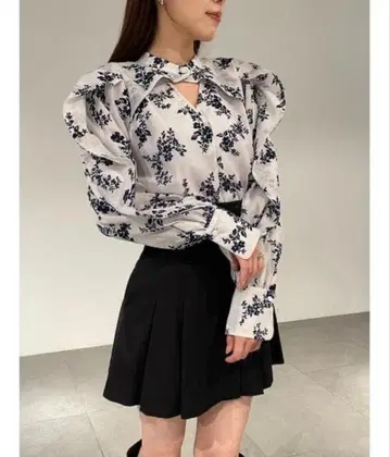 snidel 오간 플로키 꽃무늬 블라우스
