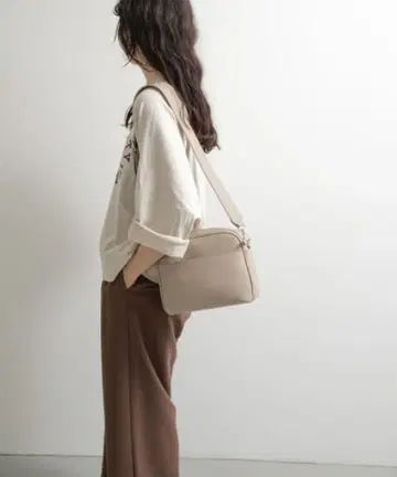 어반 리서치 2WAY 스퀘어 숄더백 베이지