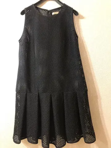 프레이 아이디 블랙 슬리브리스 원피스