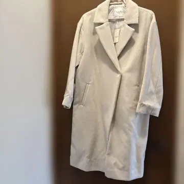 T chichi TERRASSE 화이트 체스터 코트