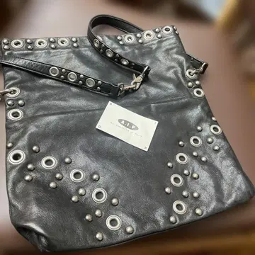 A.I.P. 블랙 숄더백