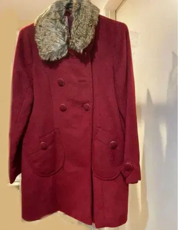 버건디 퍼 옷깃 롱 코트