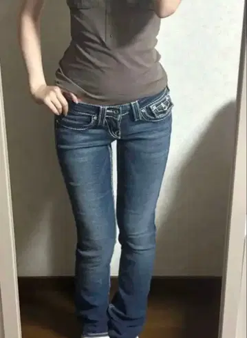 트루 릴리젼 스트레이트 y2k