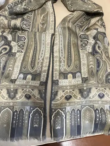 새상품급 ETRO 페이즐리 무늬 스톨 그레이 계열 그린 베이지