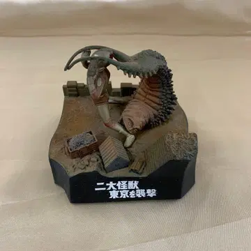 이대괴수 도쿄를 습격 - 돌아온 울트라맨 대 트윈 테일